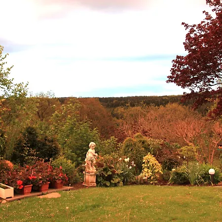 לינה וארוחת בוקר Am Hoehenweg 3*