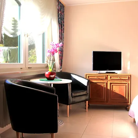 Am Hoehenweg 3* Варштайн