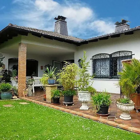 Bed & Breakfast Am Hoehenweg 3*