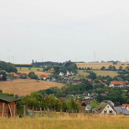 לינה וארוחת בוקר Am Hoehenweg 3*