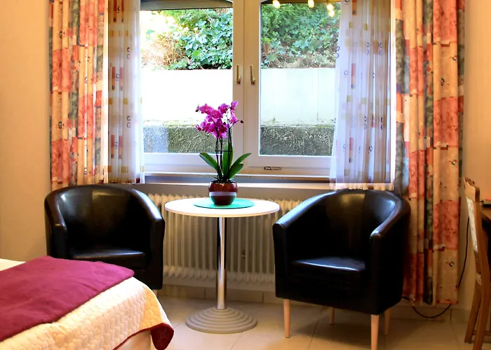 فندق مبيت وإفطار Am Hoehenweg 3*